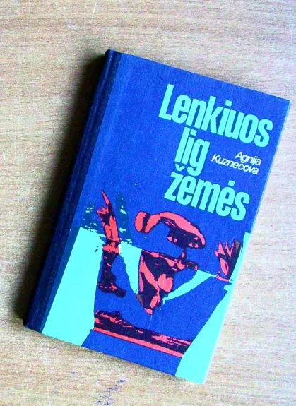 Lenkiuos lig žemės - Agnija Kuznecova, knyga
