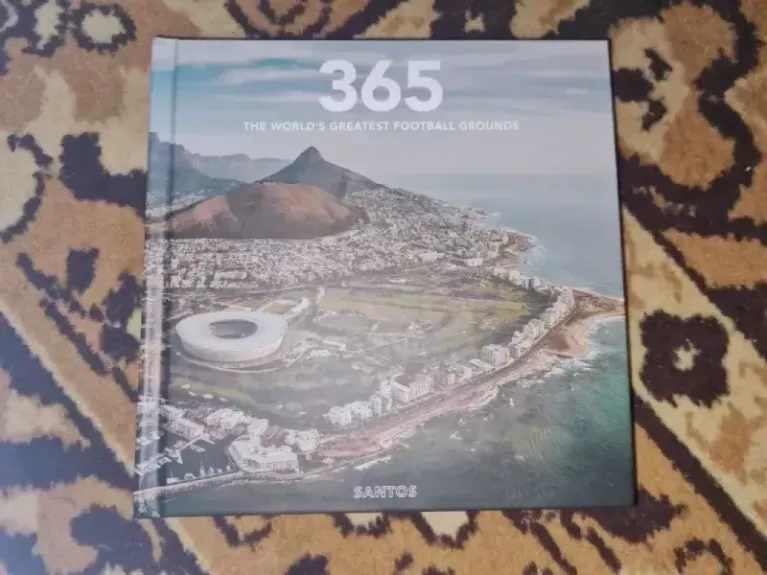 365: The World's Greatest Football Grounds - Elisabet Hermodsson, knyga