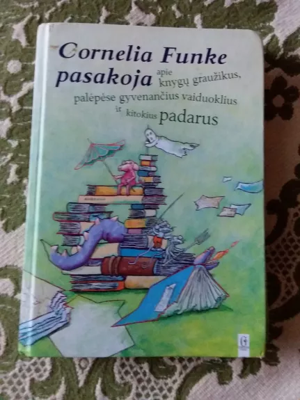 Cornelia Funke pasakoja apie knygų graužikus, palėpėse gyvenančius vaiduoklius ir kitokius...