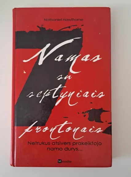 Namas su septyniais frontonais