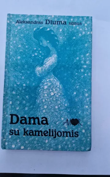 Dama su kamelijomis