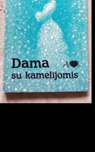 Dama su kamelijomis