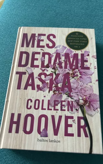 Mes dedame tašką - Colleen Hoover, knyga