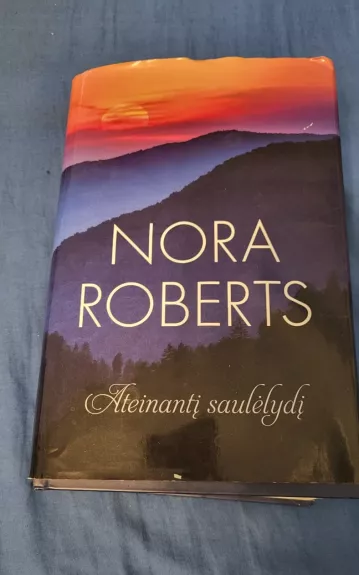 Ateinantį saulėlydį - Nora Roberts, knyga