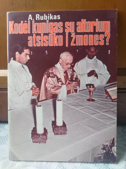 Kodėl kunigas su altorium atsisuko į žmones?