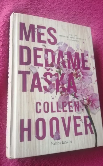 Mes dedame tašką - Colleen Hoover, knyga