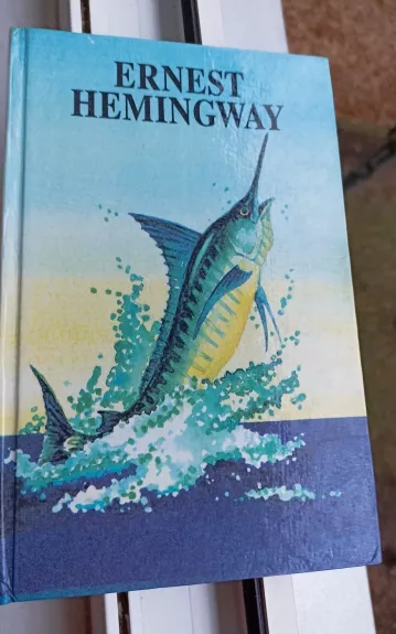 Senis ir jūra: [apysaka]; Šventė, kuri visada su tavimi: [romanas]