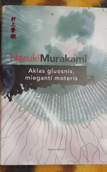 Aklas gluosnis, mieganti moteris