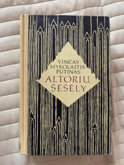 Altorių šešėly - Vincas Mykolaitis-Putinas, knyga