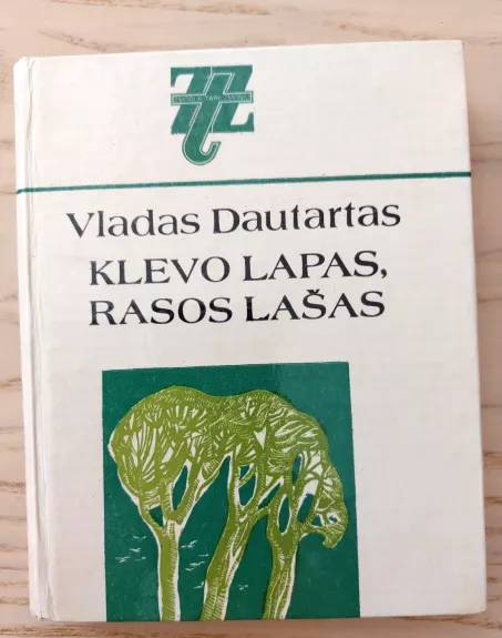Klevo lapas, rasos lašas