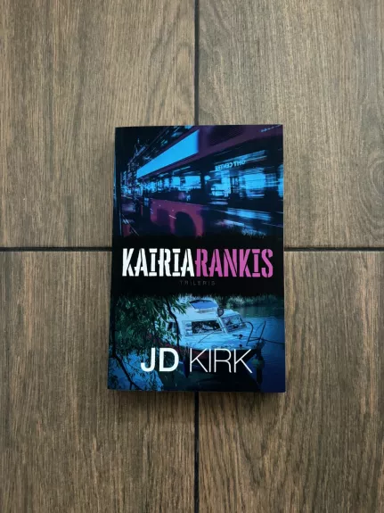Kairiarankis - JD Kirk, knyga