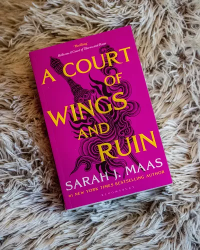 A Court of Wings and Ruin - Sarah J. Maas, knyga 1