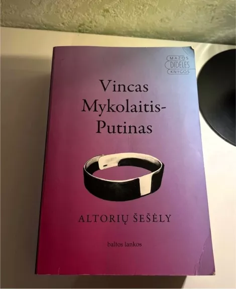Altorių šešėly - Vincas Mykolaitis-Putinas, knyga 1