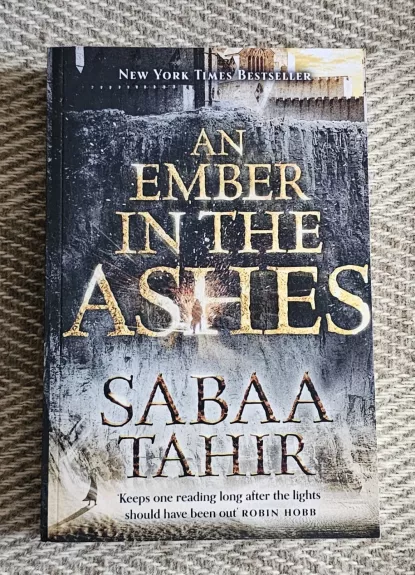An Ember in the Ashes - Sabaa Tahir, knyga 1