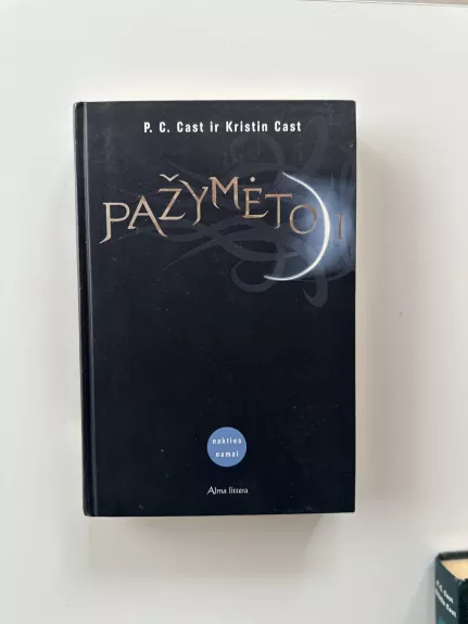 Pažymėtoji - P. C. Cast, knyga 1