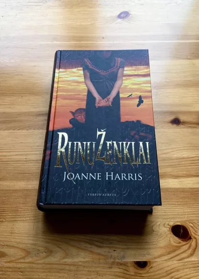 Runų ženklai - Joanne Harris, knyga 1