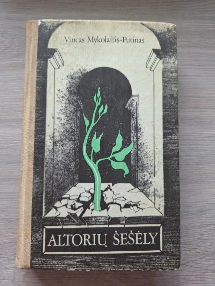 Altorių šešėly - Vincas Mykolaitis-Putinas, knyga 1