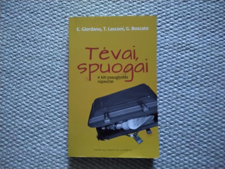 Tėvai, spuogai ir kiti paauglystės rūpesčiai