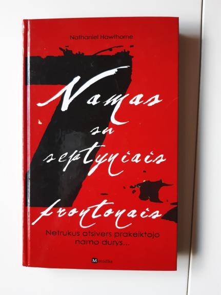 Namas su septyniais frontonais