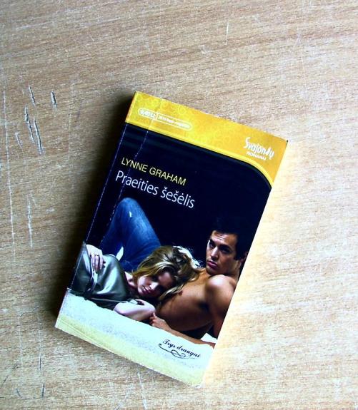 Praeities šešėlis