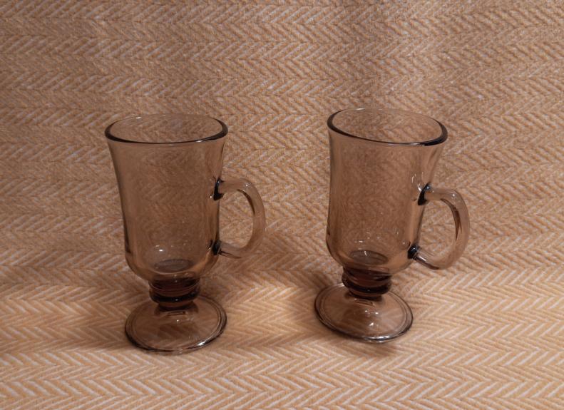 2 stikliniai vintažiniai puodeliai (200 ml talpos)