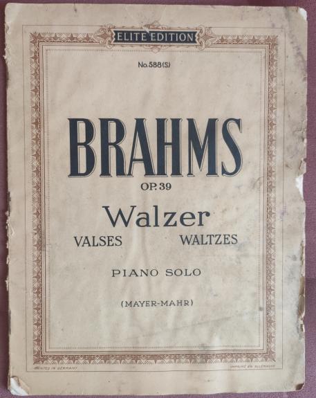 Walzer. Piano solo