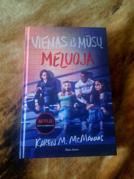 Vienas iš mūsų meluoja - Karen M. McManus, knyga 1