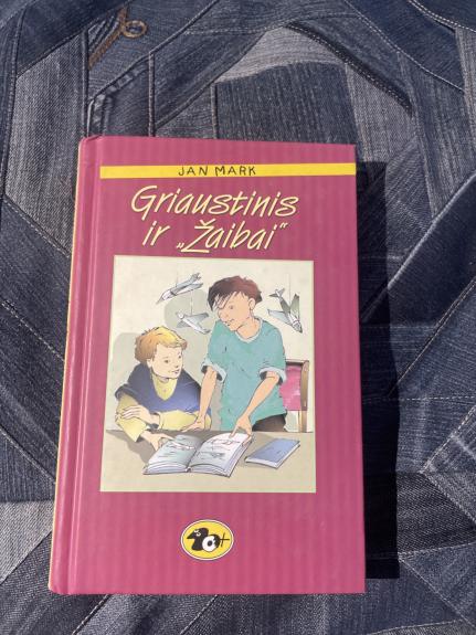 Griaustinis ir "Žaibai" - Jan Mark, knyga 1