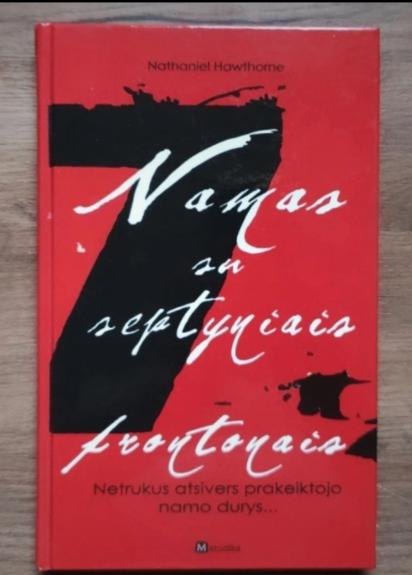 Namas su septyniais frontonais