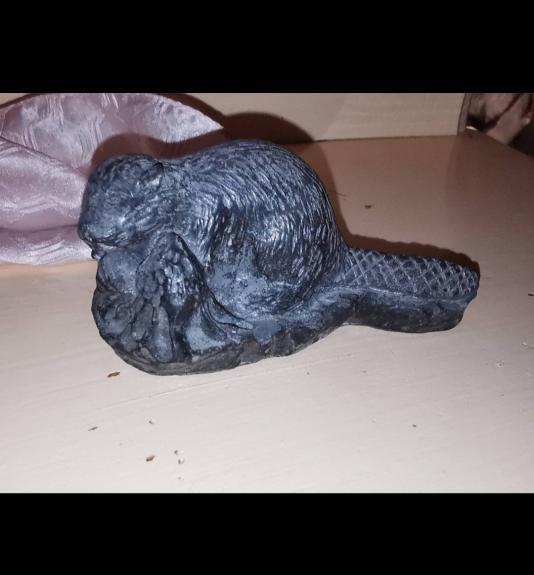 Vintage akmeninė bebro skulptūrėlė