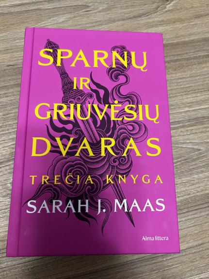 Sparnų ir griuvėsių dvaras - Sarah J. Maas, knyga