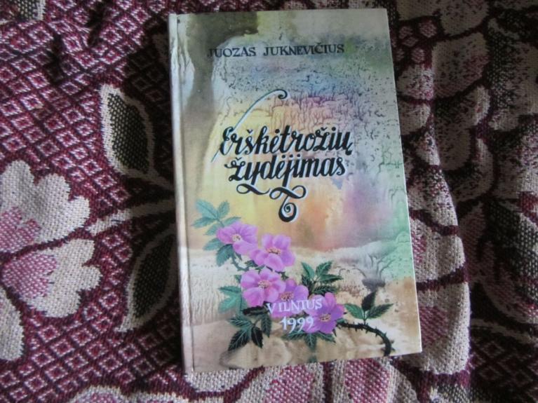 Erškėtrožių žydėjimas