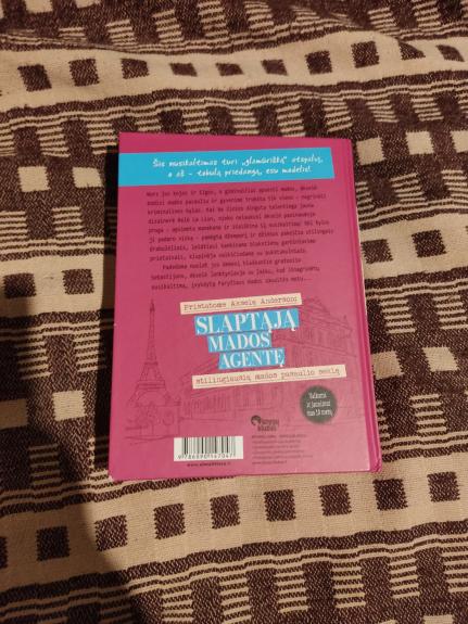 Slaptoji mados agentė. Nusikaltimas paryžiuje