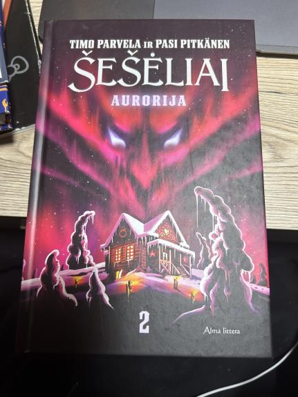 Šešėliai, 2 knyga. Aurorija