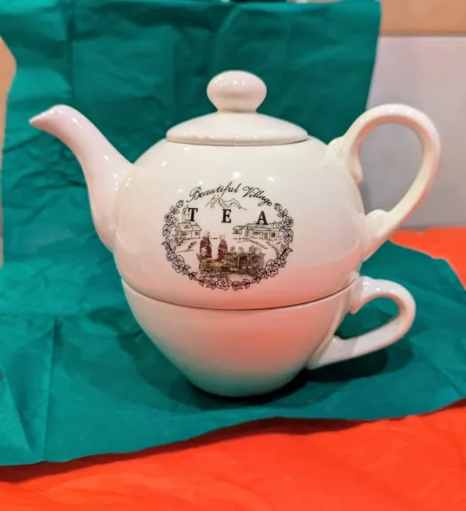 Arbatinukas su puodeliu