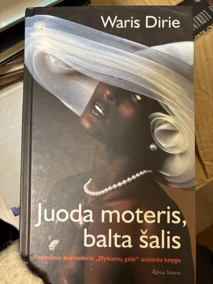 Juoda moteris, balta šalis
