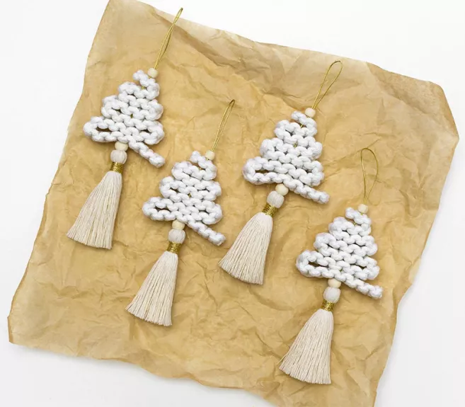 Rankų darbo eglutės žaisliukai