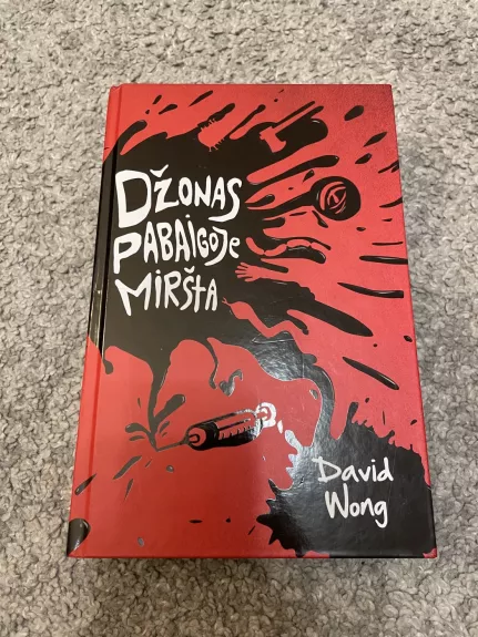 Džonas pabaigoje miršta