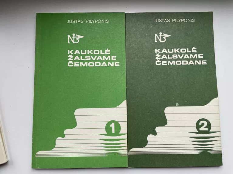 Kaukolė žalsvame čemodane (2 dalys)