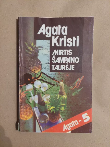 Mirtis šampano taurėje