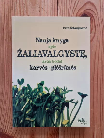 Nauja knyga apie žaliavalgystę, arba kodėl karvės - plėšrūnės