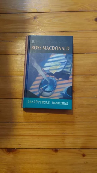 Pražūtingas baseinas - Ross Macdonald, knyga