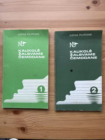 Kaukolė žalsvame čemodane (2 dalys)