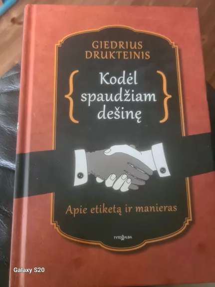 Kodėl spaudžiam dešinę. Apie etiketą ir manieras