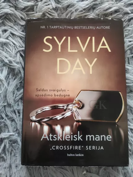 ATSKLEISK MANE - Sylvia Day, knyga 1