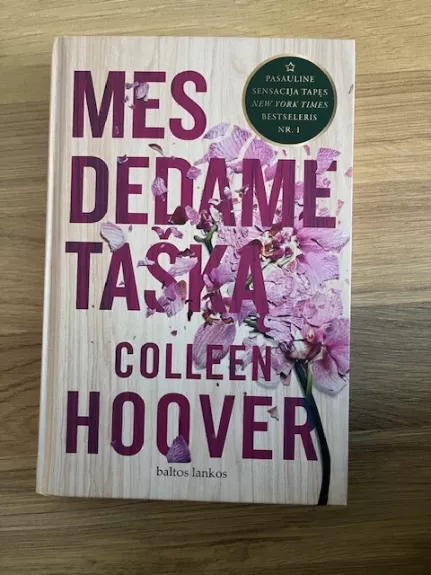 Mes dedame tašką - Colleen Hoover, knyga