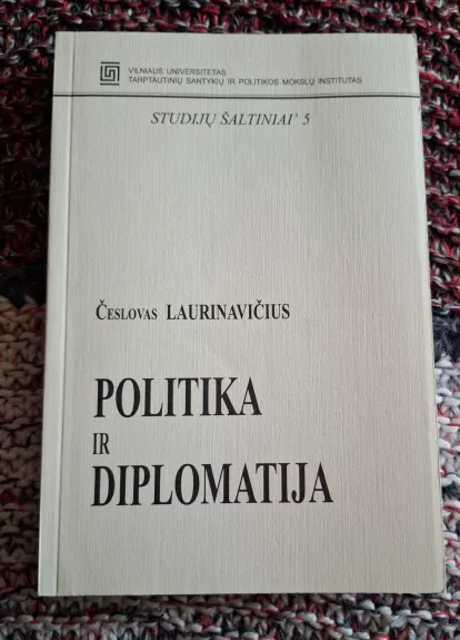 Politika ir diplomatija - Česlovas Laurinavičius, knyga 1