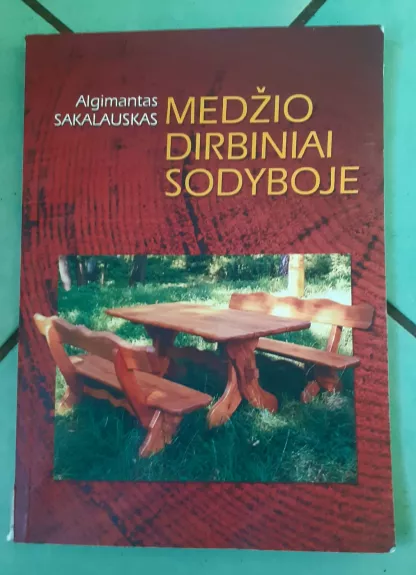 Medžio dirbiniai sodyboje
