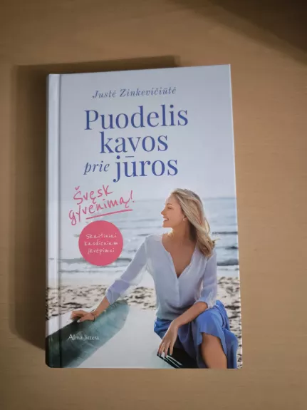 Puodelis kavos prie jūros: skaitiniai kasdieniam įkvėpimui