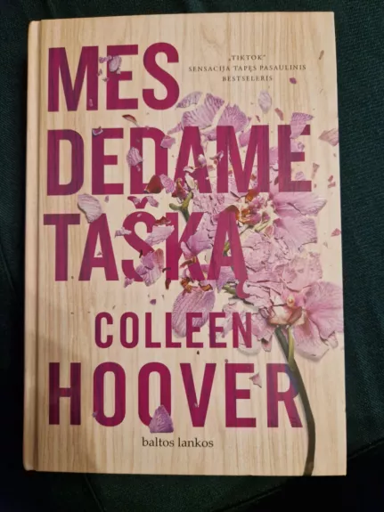 Mes dedame tašką - Colleen Hoover, knyga 1